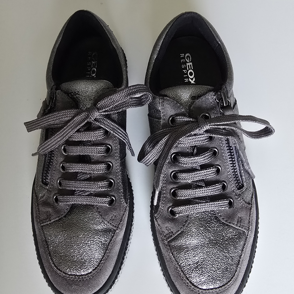Geox Respira Metallic Suede Sneakers with Side Zip – Women’s Size 7